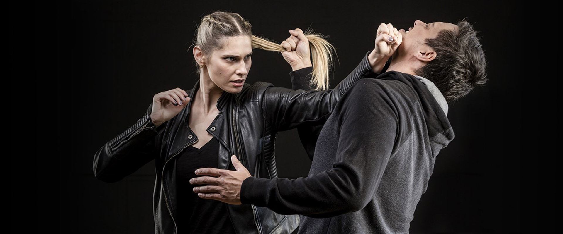 agent robbed at gunpoint in show house