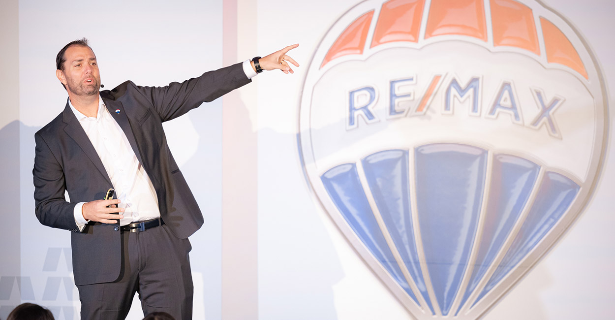 re/max agents rally around the country